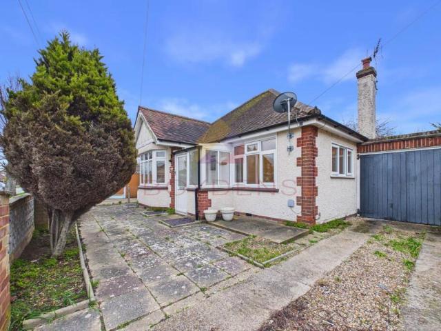 Bungalow for sale in Holland-on-Sea, Dale Hill