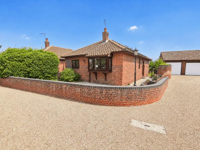 Bungalow for sale in Fordham Heath, Essex