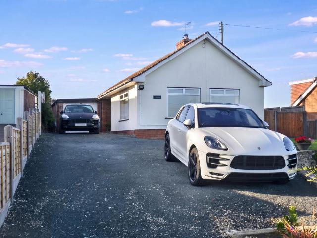 Bungalow for sale in Murcot, Wychavon