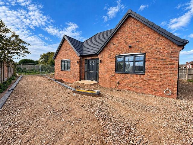 Bungalow for sale in Chase Terrace, Lichfield