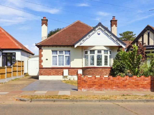 Bungalow for sale in Alton Barnes, Essex