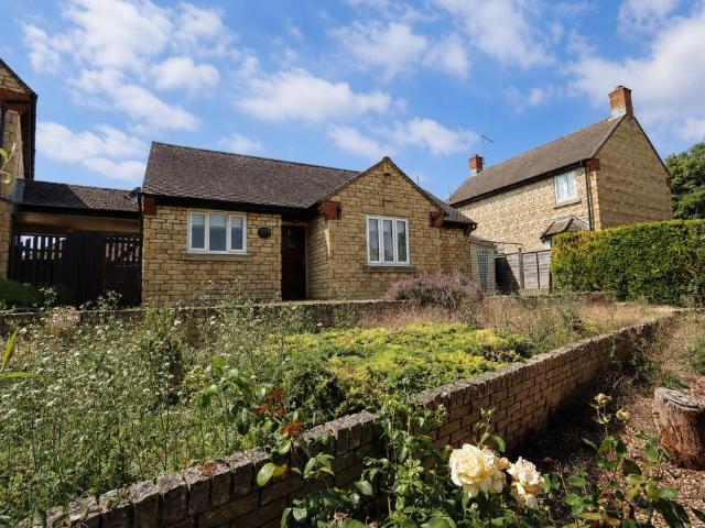 Bungalow for sale in Priors Hall Park, Weldon