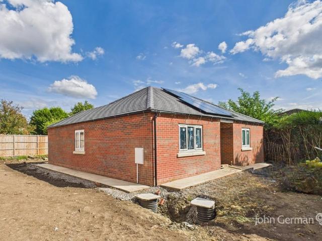 Bungalow for sale in Egginton, East Midlands