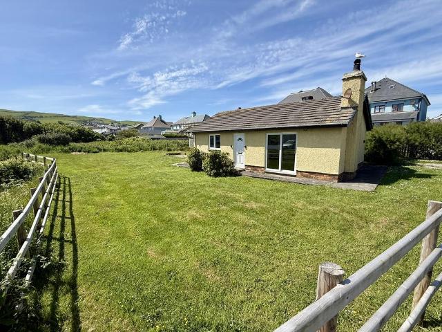 Bungalow for sale in Dol-y-bont, Wales