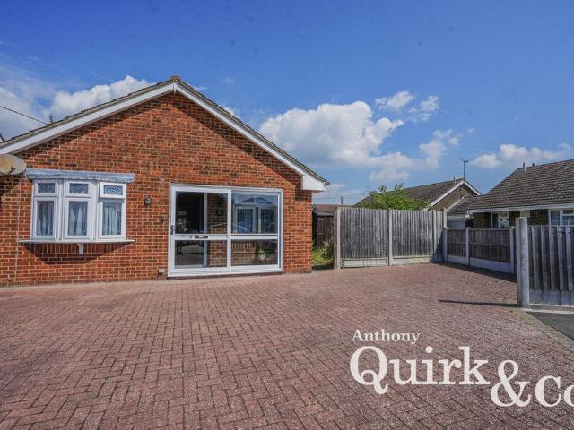 Bungalow for sale in Winter Gardens, Essex