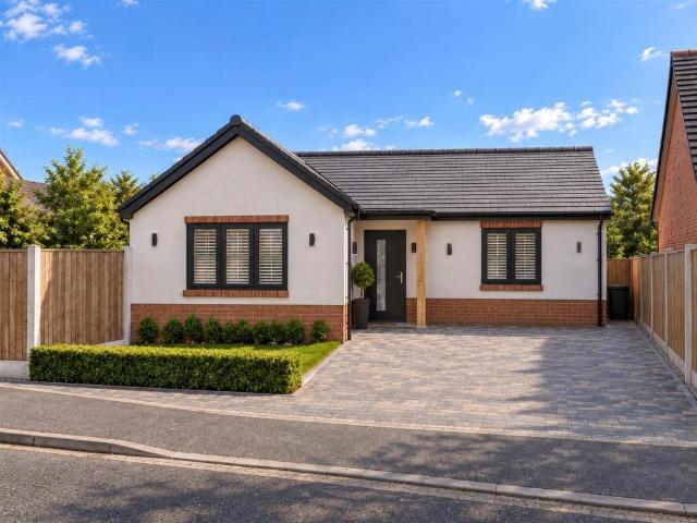 Bungalow for sale in Hawkwell, Rochford