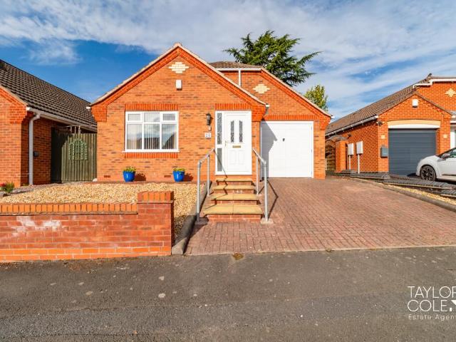 Bungalow for sale in Leyfields, Tamworth