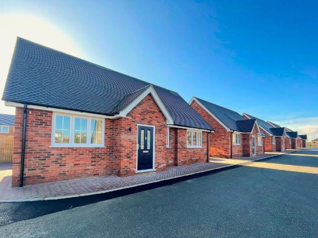 Bungalow for sale in Frinton and Walton, Dale Hill