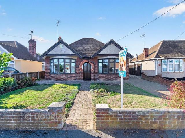 Bungalow for sale in Wickford, Basildon