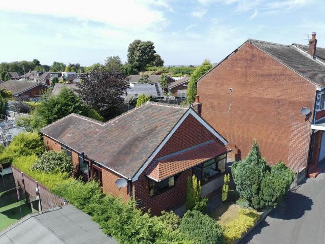 Bungalow for sale in Shaw and Crompton, Pendock