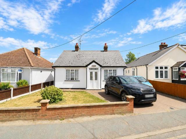 Bungalow for sale in Chipping Hill, Essex