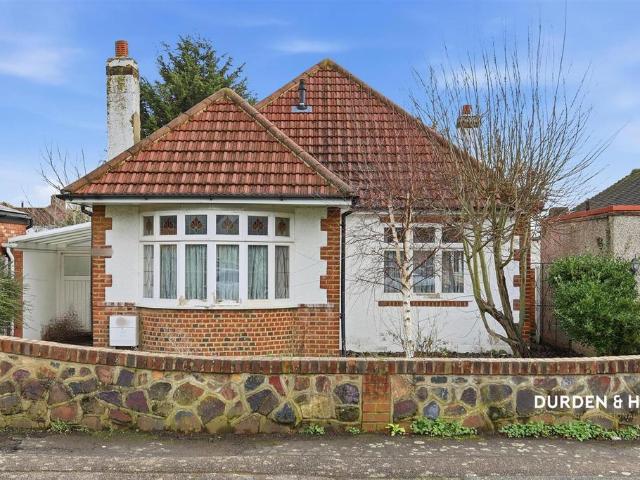 Bungalow for sale in Upminster, Greater London