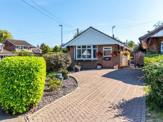 Bungalow for sale in Rushden