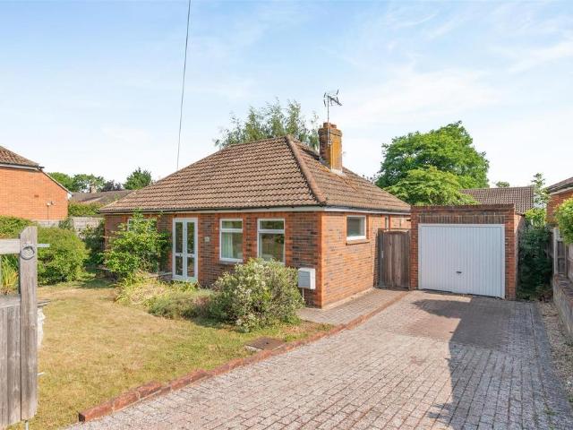 Bungalow for sale in Midway, Kent