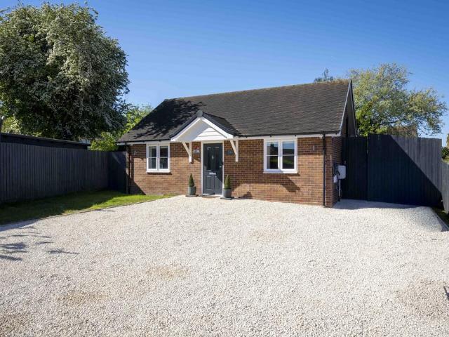 Bungalow for sale in Chipping Hill, Essex