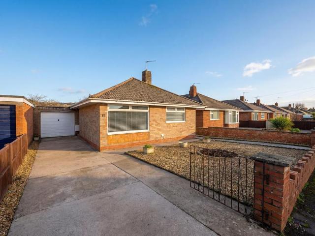 Bungalow for sale in Worle, Weston-super-mare