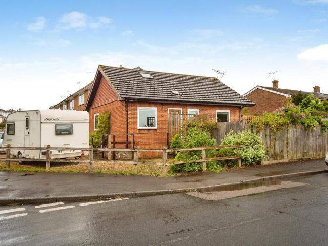 Bungalow for sale in Midway, Kent