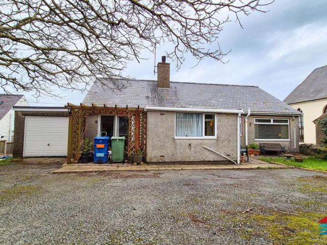 Bungalow for sale in Morfa Nefyn, Wales