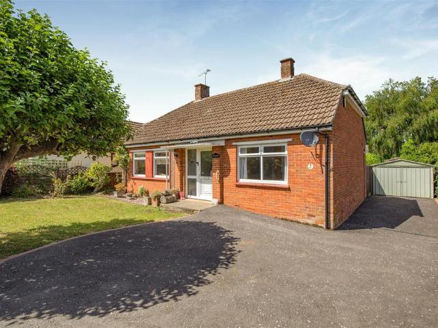 Bungalow for sale in Midway, Kent