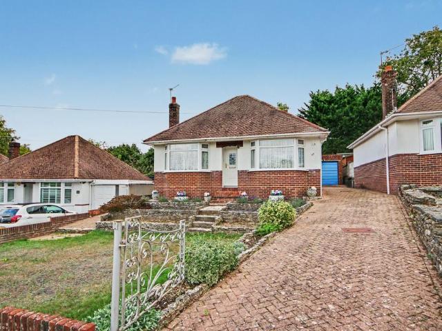 Bungalow for sale in Botany Bay, Southampton