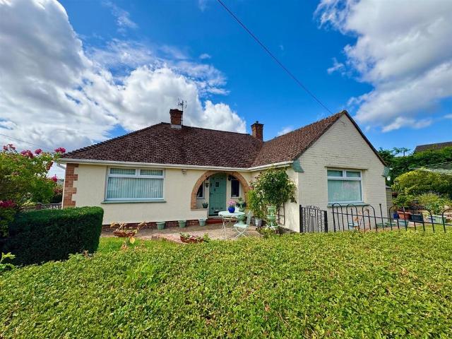 Bungalow for sale in Allaston, Bromsberrow Heath