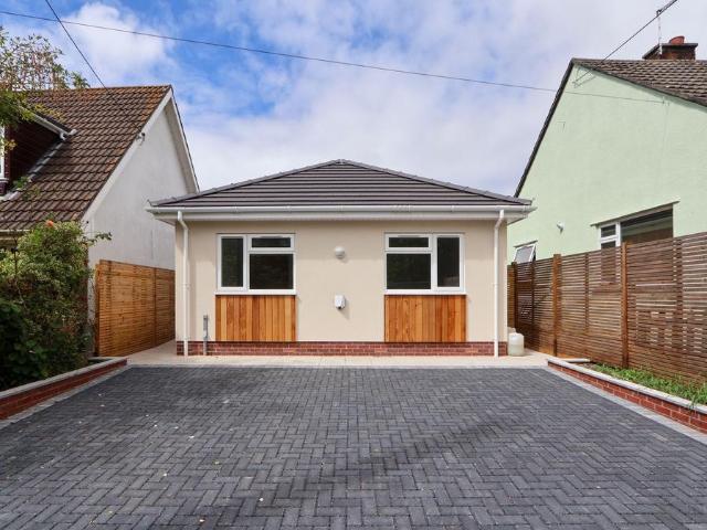 Bungalow for sale in Yatton, North Somerset