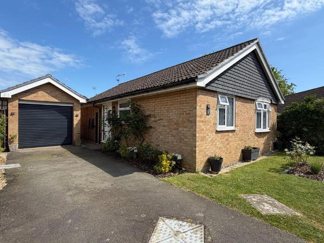 Bungalow for sale in Little Common, Heathlands