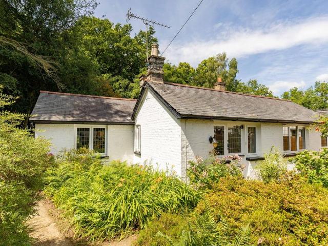 House for sale in The Butts, Kent