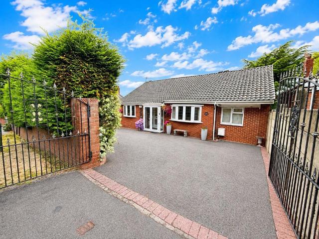 Bungalow for sale in Dixons Green, West Midlands