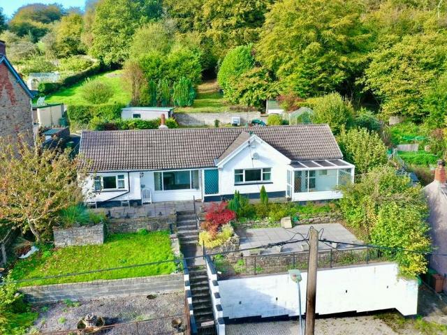 Bungalow for sale in Pen-y-fan Industrial Estate, Crumlin