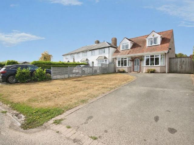 Bungalow for sale in Green Close, Warwickshire