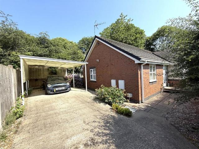 Bungalow for sale in Broomhill, Chadsmoor