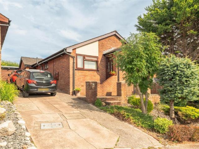Bungalow for sale in Roose, Stank