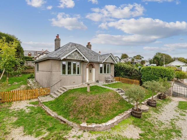 Bungalow for sale in Noss Mayo, South Hams