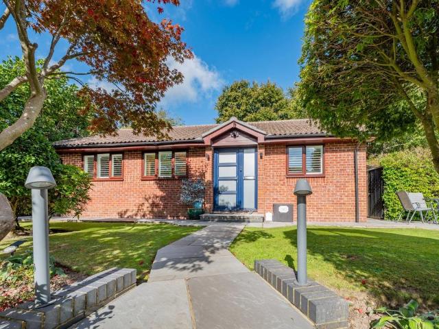Bungalow for sale in Crowborough Warren, Wealden