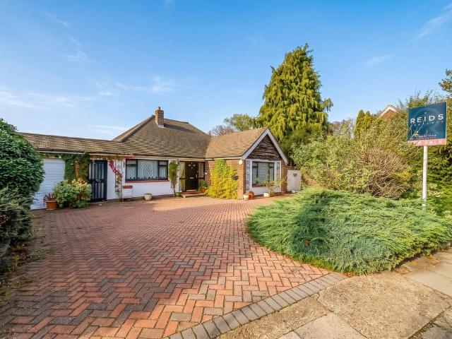 Bungalow for sale in Tubbenden, Greater London