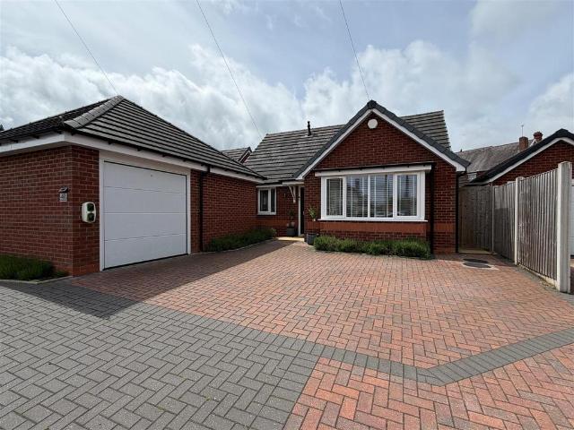 Bungalow for sale in Halesowen, West Midlands