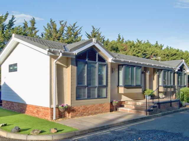 Bungalow for sale in Oakleigh Residential Park, Tendring