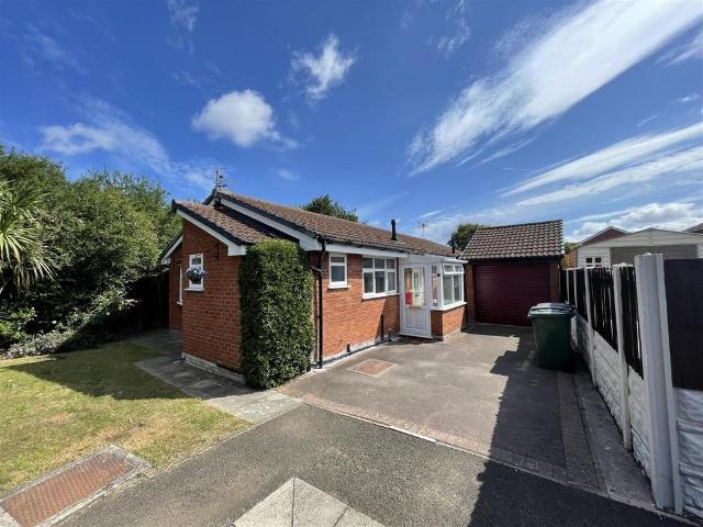 Bungalow for sale in Greasby