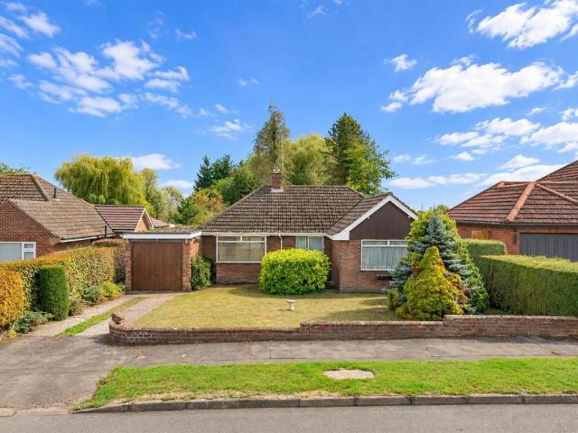 Bungalow for sale in Eaton Bray, Bedfordshire