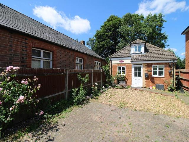 Bungalow for sale in Luton, Stopsley