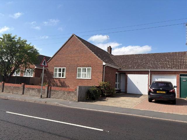 Bungalow for sale in Chipping Hill, Essex