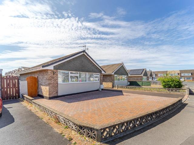 Bungalow for sale in Worle, Weston-super-mare
