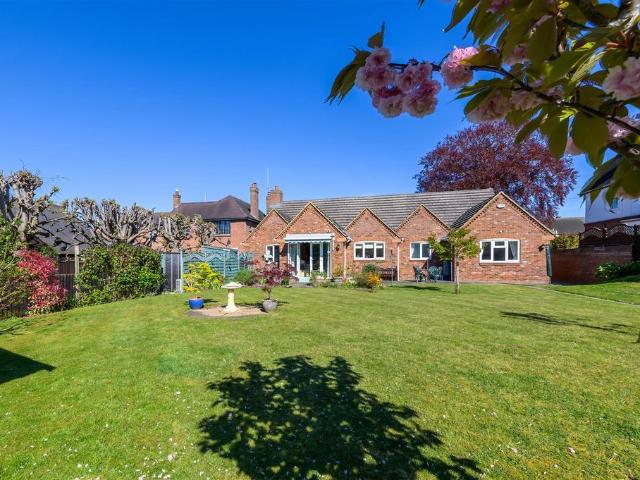 Bungalow for sale in Rushden