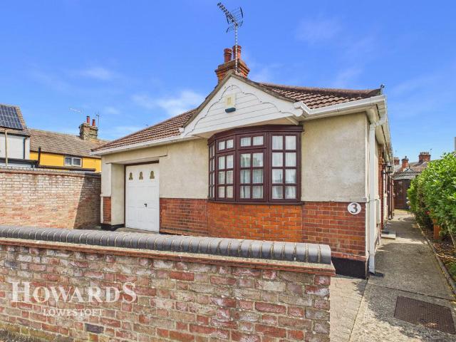 Bungalow for sale in Eastbridge, Suffolk
