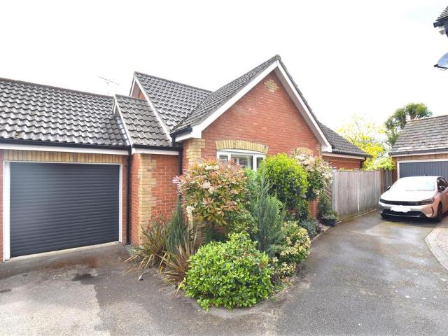 Bungalow for sale in Sutton, Barling
