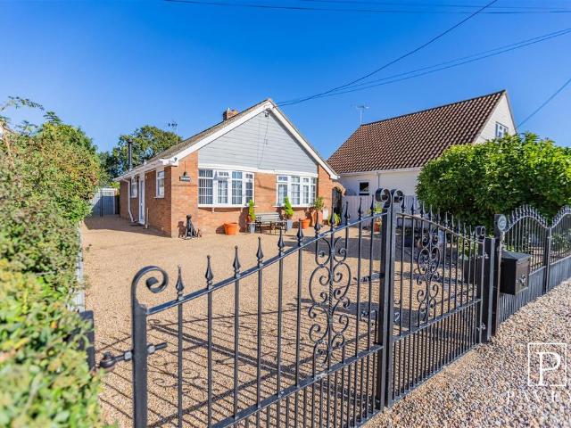 Bungalow for sale in Kirby-le-Soken, Tendring