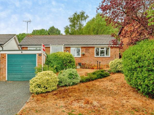 Bungalow for sale in Nutfield, Hillview