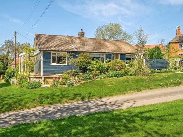 Bungalow for sale in Barholm, Lincolnshire