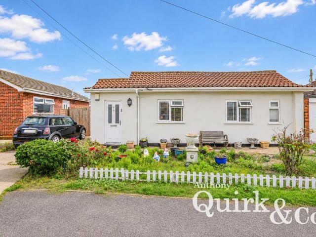 Bungalow for sale in Newlands, Essex